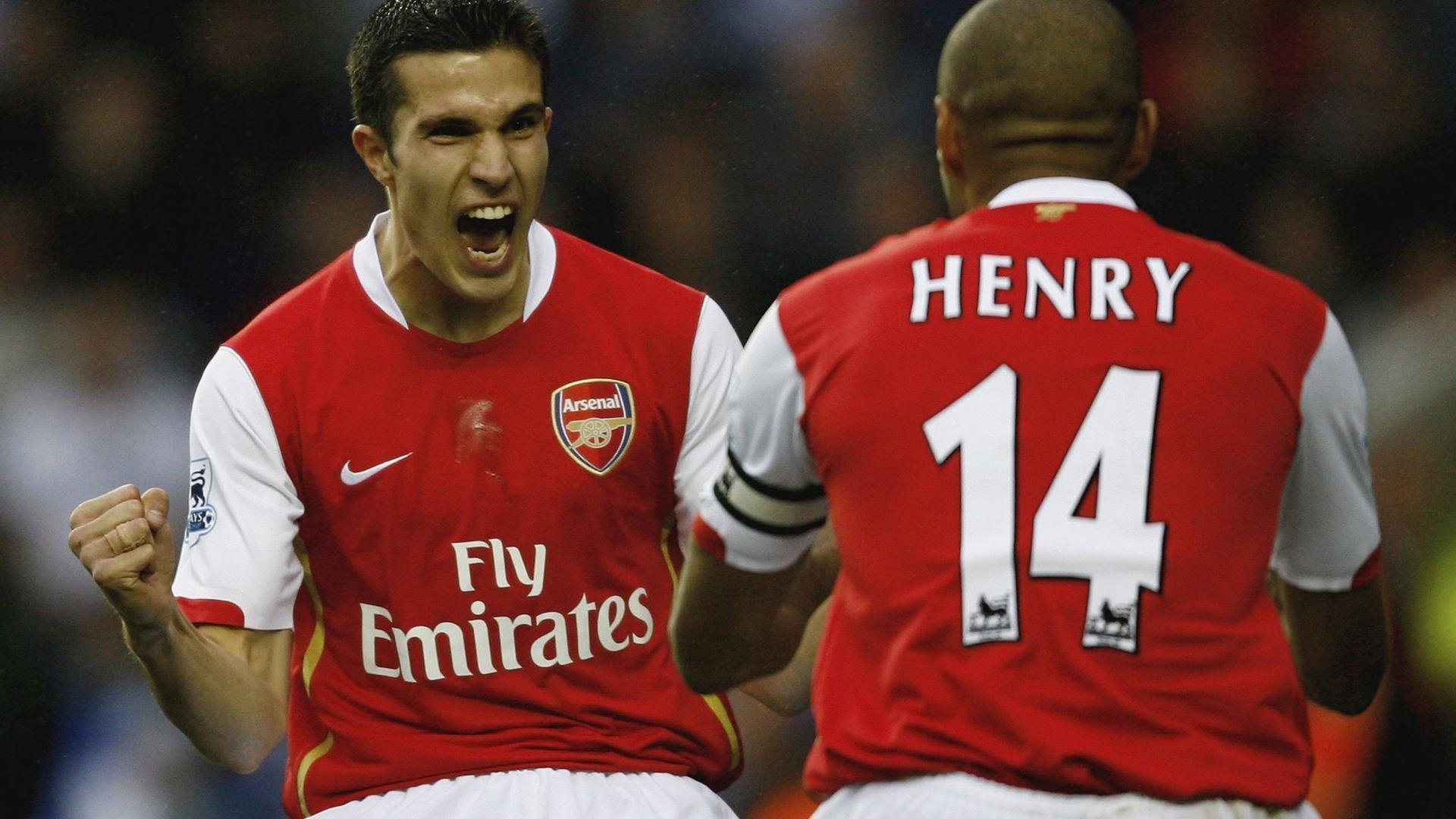 羽毛球高手激烈对抗赛场气氛紧张,羽毛球比赛心态怎么调整